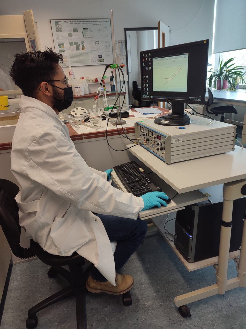 Michael (ESR 8) during his secondment at IFW Dresden studying the electrochemical behavior of silver in simulated body fluid.